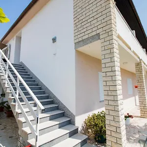 & Albina 3* Baška